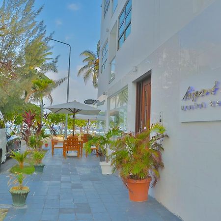 Airport Beach Hotel Hulhumale Zewnętrze zdjęcie
