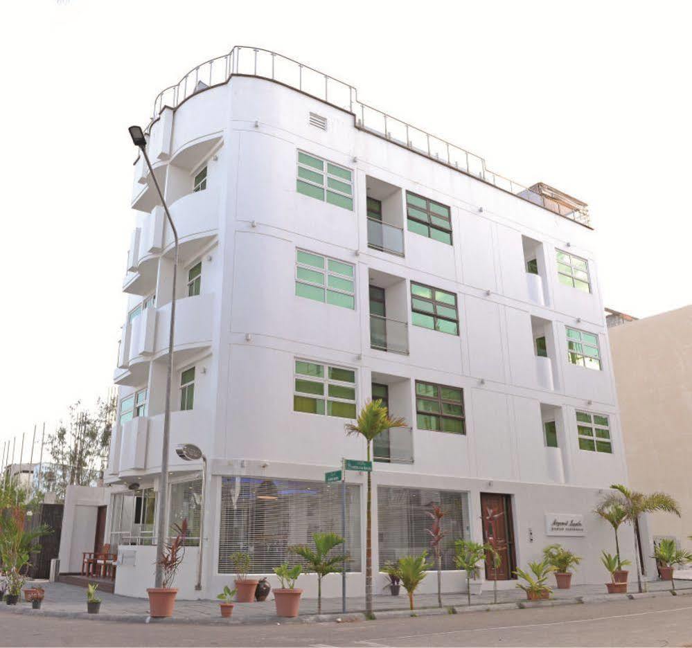 Airport Beach Hotel Hulhumale Zewnętrze zdjęcie