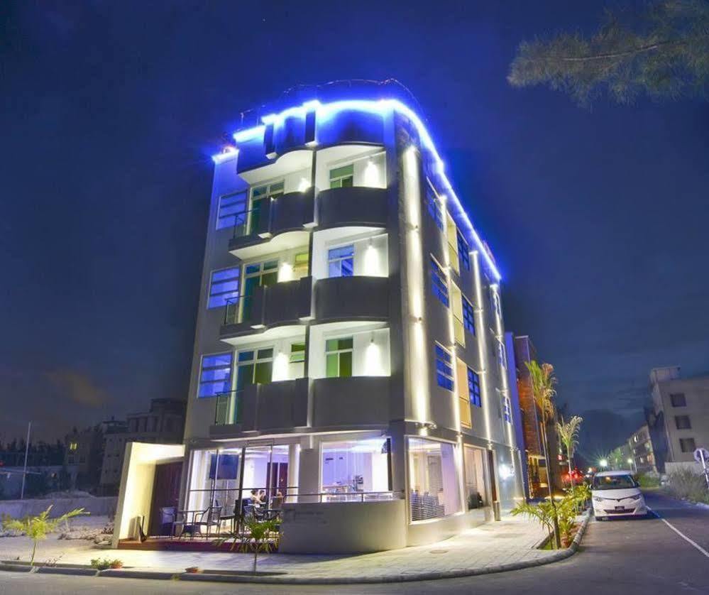 Airport Beach Hotel Hulhumale Zewnętrze zdjęcie