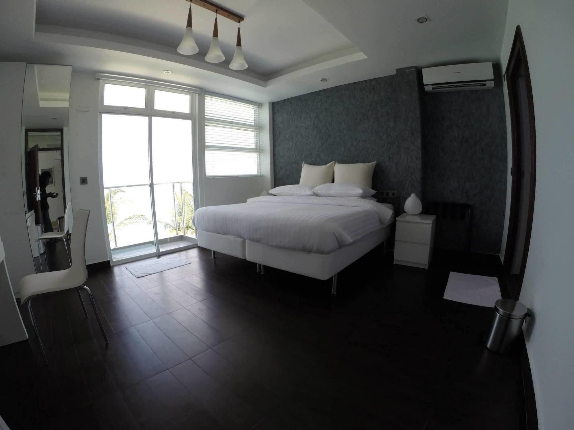 Airport Beach Hotel Hulhumale Zewnętrze zdjęcie
