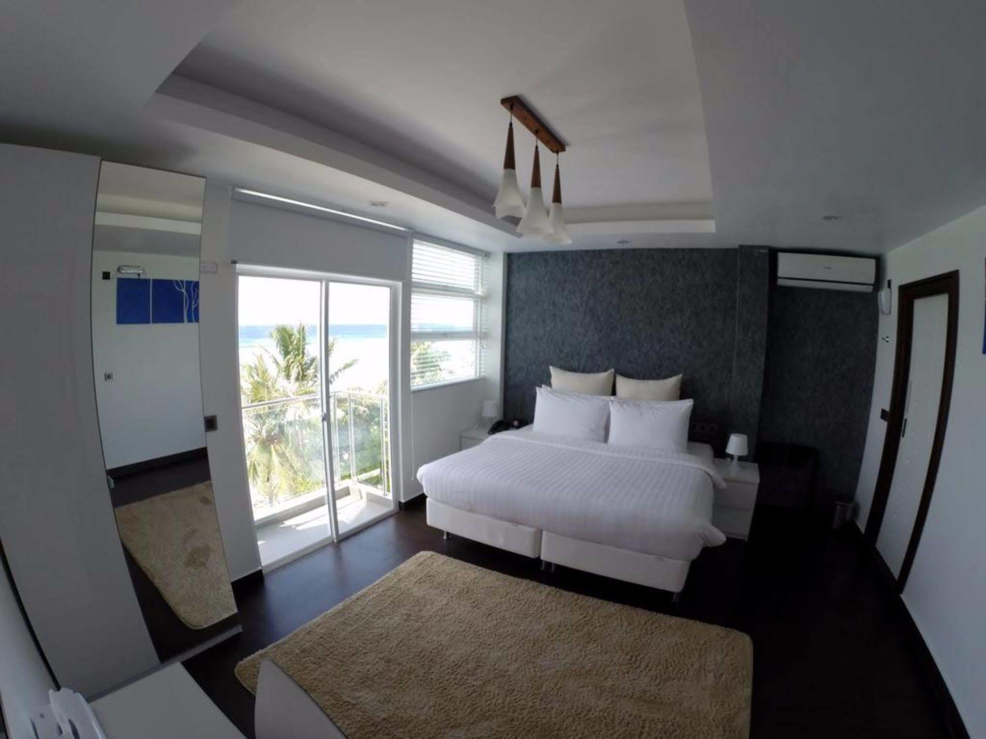 Airport Beach Hotel Hulhumale Zewnętrze zdjęcie