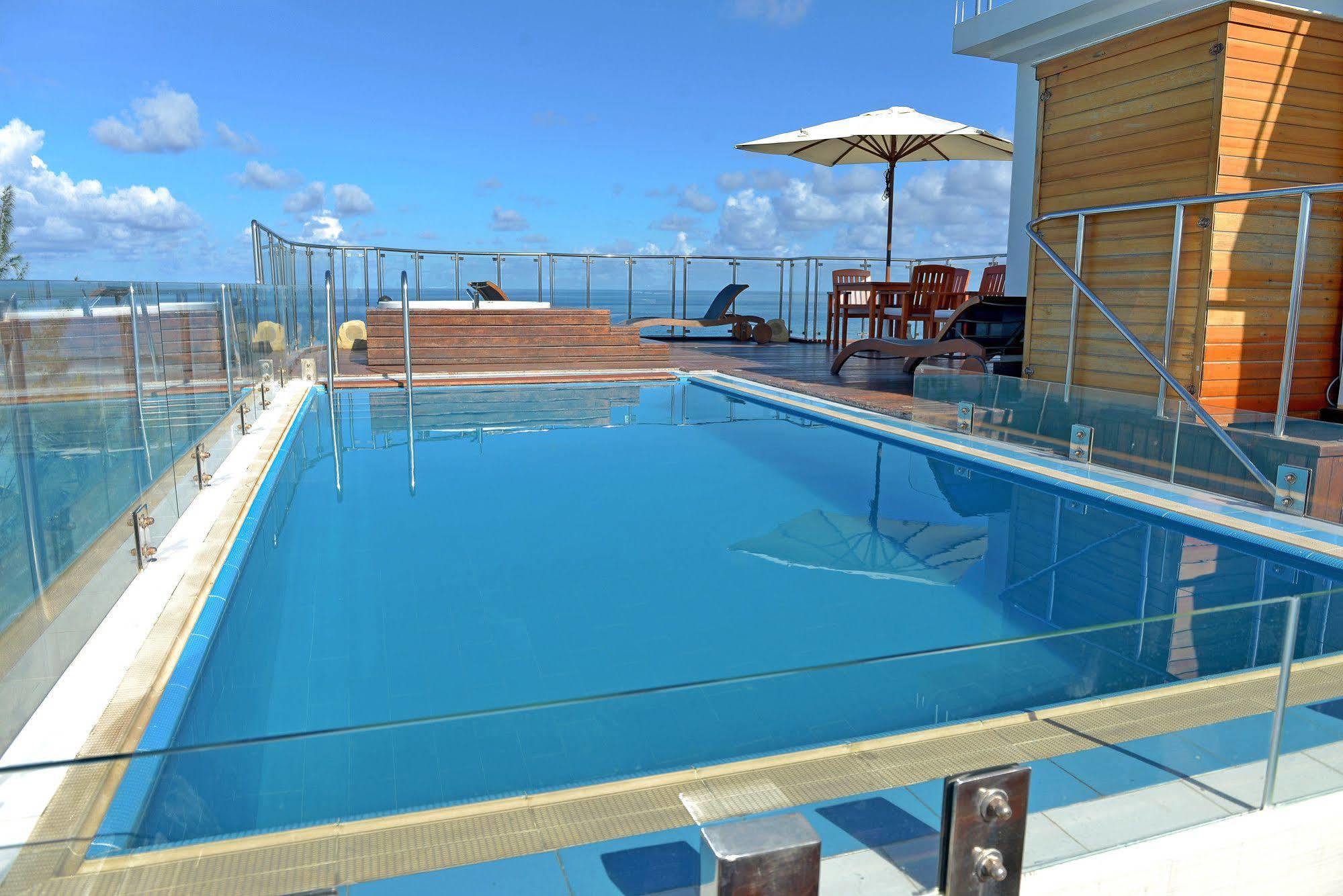 Airport Beach Hotel Hulhumale Zewnętrze zdjęcie
